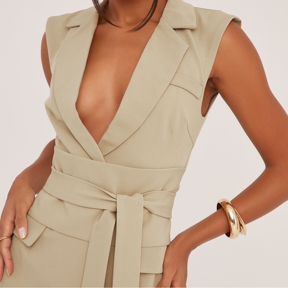 SLEEVELESS BELTED WAIST TAILORED MINI DRESS IN GREEN WOVEN - Picture 3 of 5